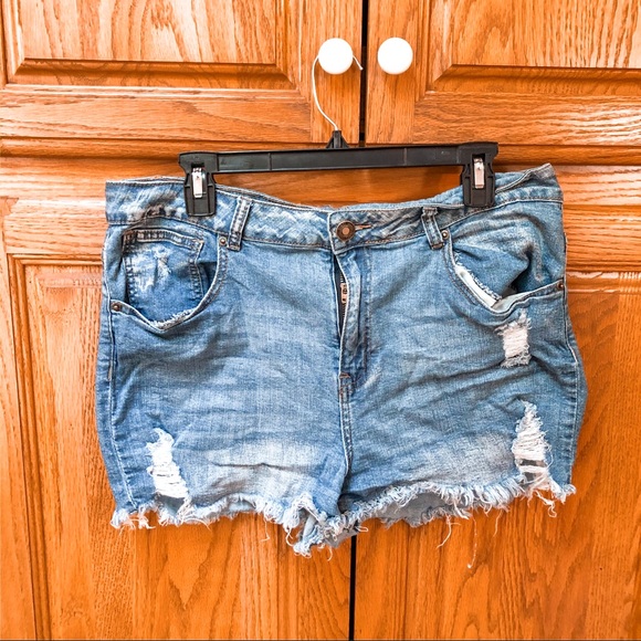 rue 21 ripped jean shorts - Picture 1 of 4